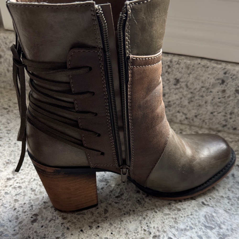 Pierre Dumas Gray Lace Up Boots - Picture 4 of 5